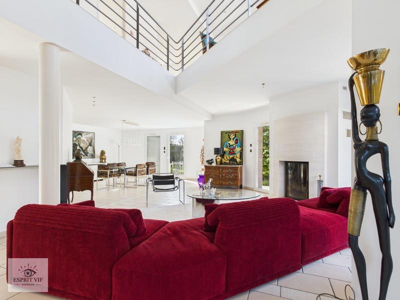 Maison - 315 m² - 9 pièces