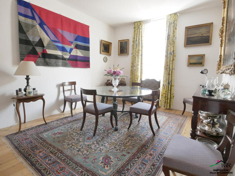 Maison - 329 m² - 14 pièces