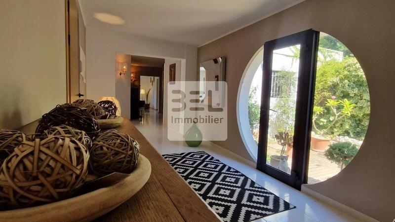 Villa - 255 m² - 8 pièces