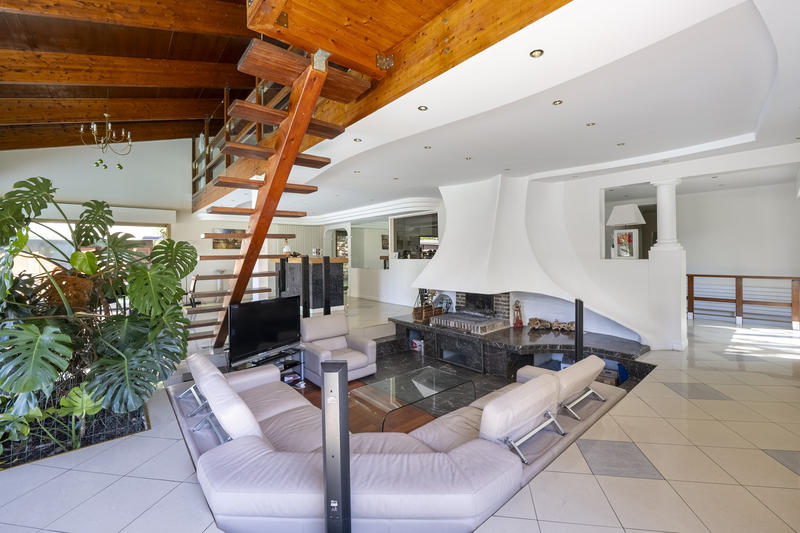 Maison - 753 m² - 15 pièces
