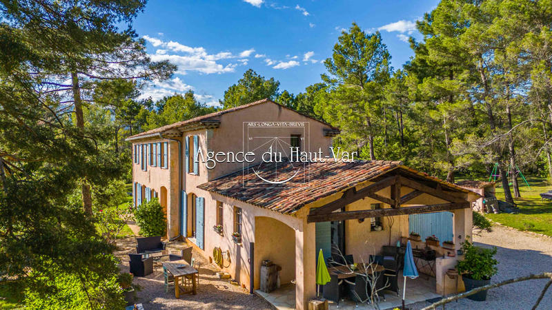 Propriété - 196 m² - 7 pièces