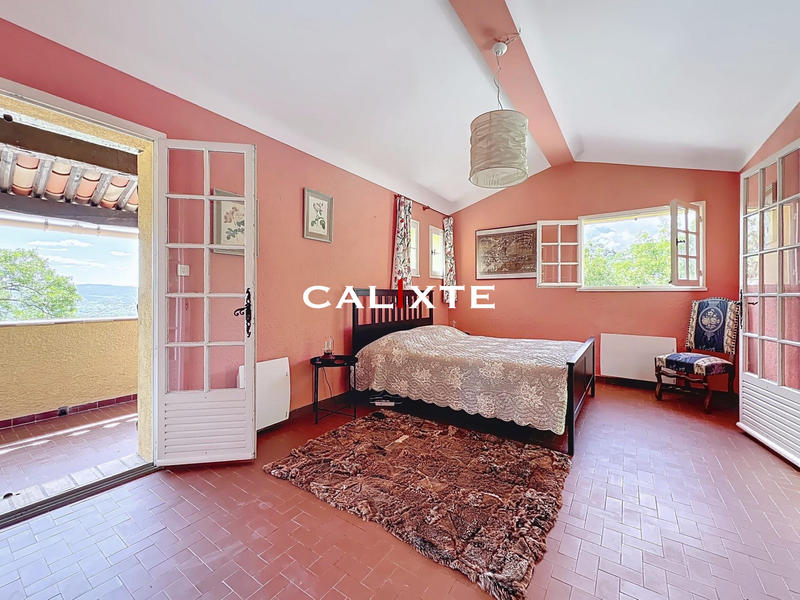 Villa - 270 m² - 8 pièces