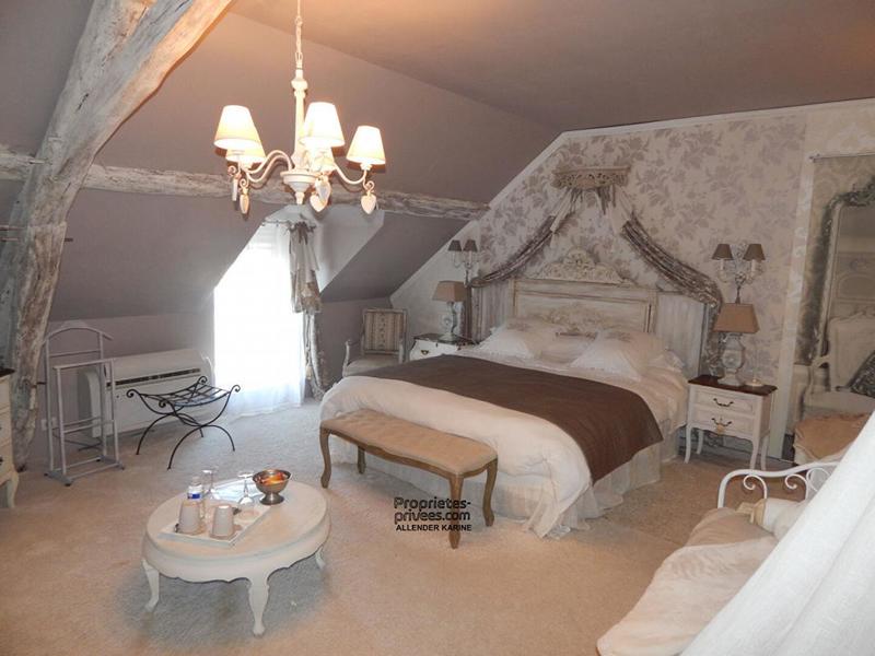 Maison - 1 000 m² - 18 pièces