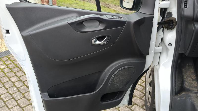 Renault Trafic Vu III 2.0 dCi 120 Grand Confort L1h1