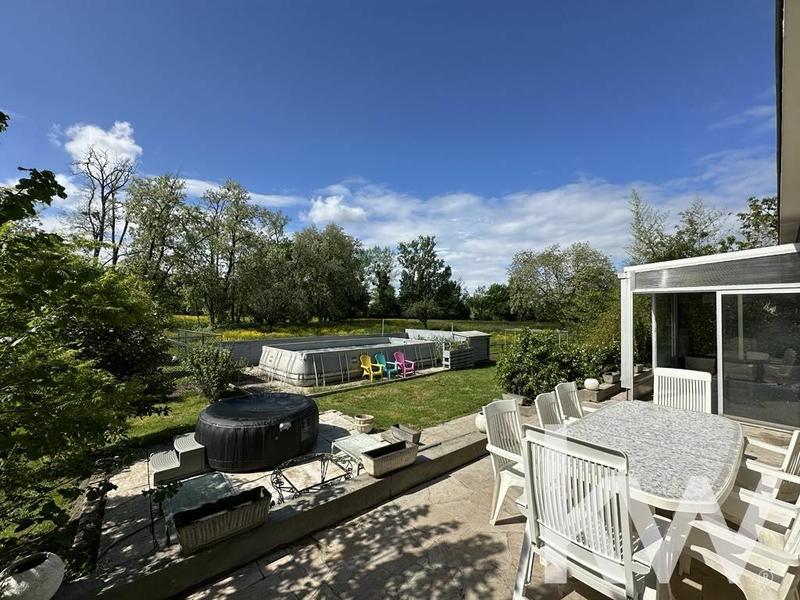 Maison - 202 m² - 8 pièces