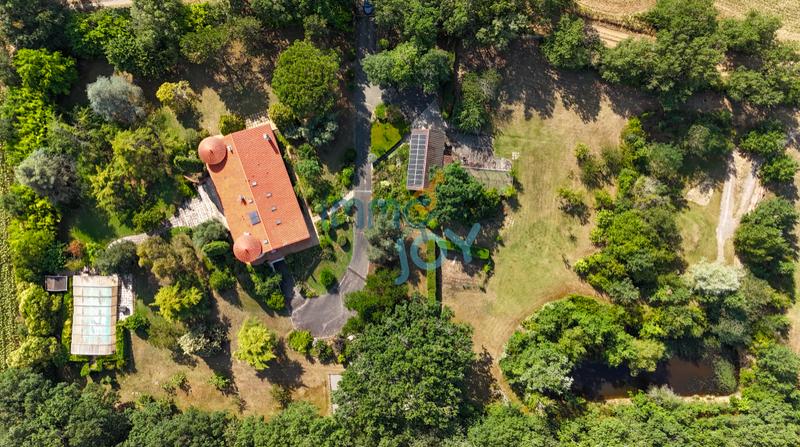 Propriété - 282 m² - 11 pièces