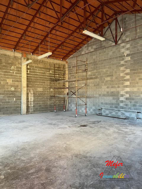 Local d'activités - 96 m²