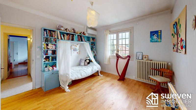 Maison traditionnelle - 220 m² - 7 pièces