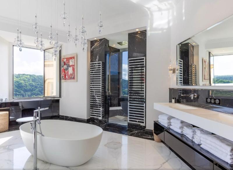 Manoir - 2 700 m² - 30 pièces