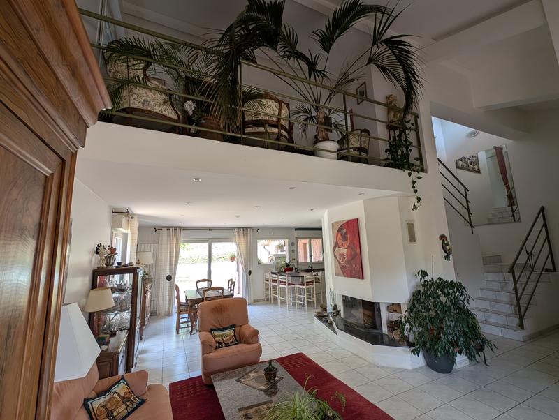 Maison - 184 m² - 6 pièces