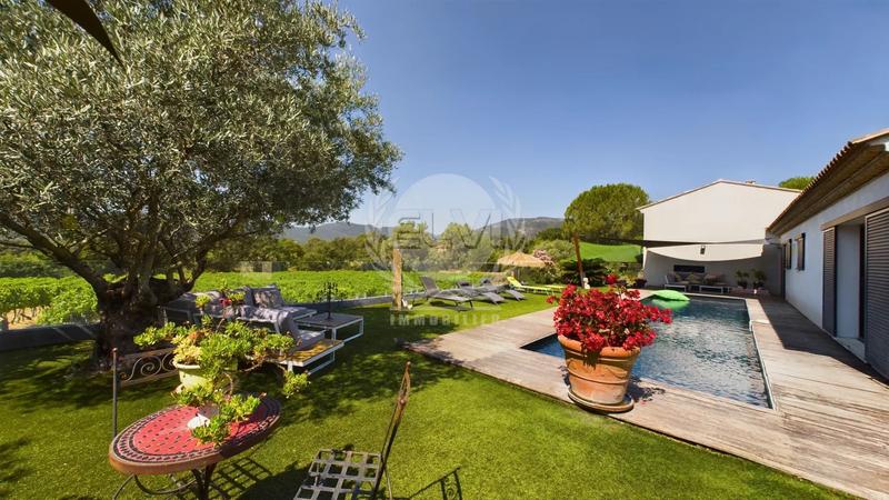 Maison - 1 100 m² - 4 pièces