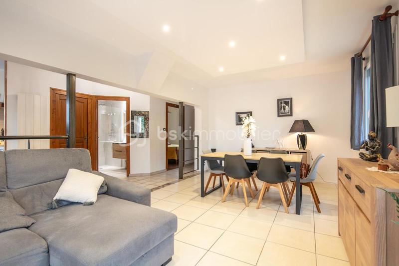 Maison - 141 m² - 8 pièces