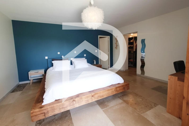 Maison - 231 m² - 5 pièces