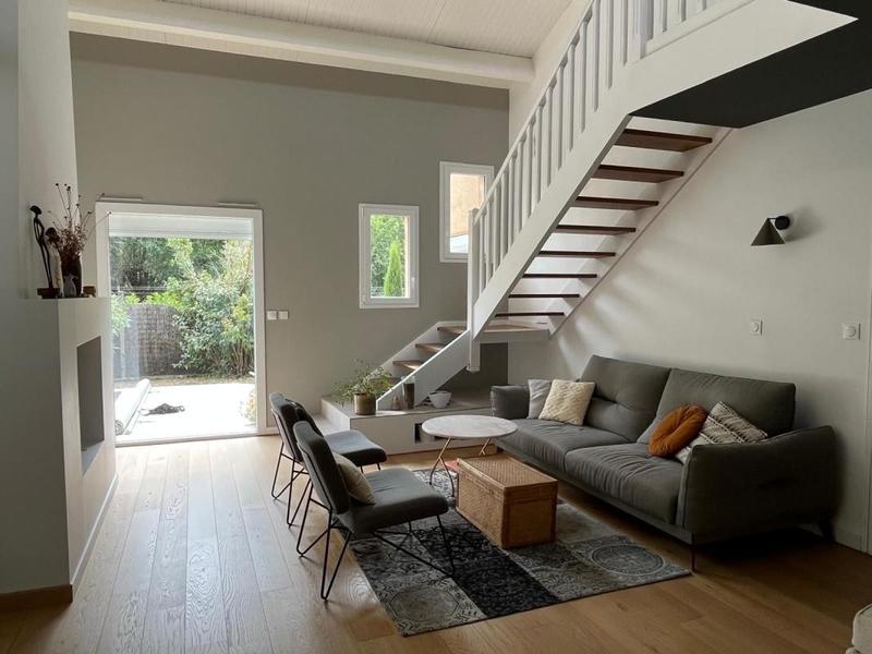 Maison - 180 m² - 5 pièces