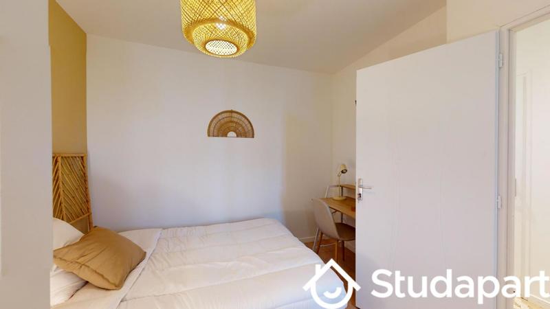 Chambre - 11 m² - 1 pièce