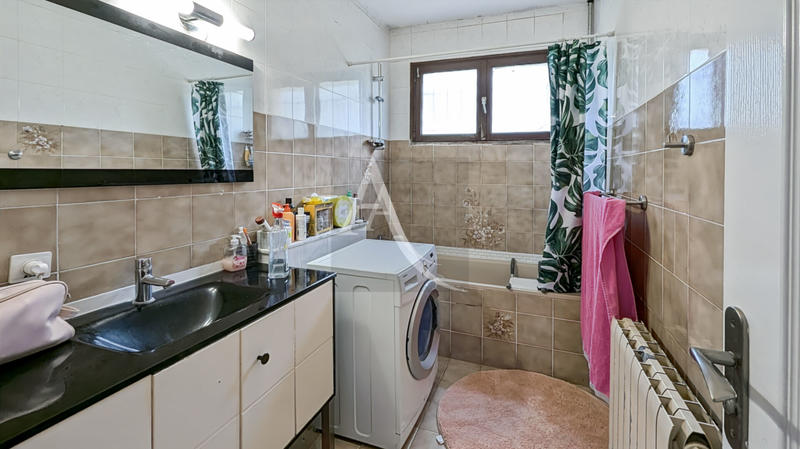 Maison - 163 m² - 9 pièces