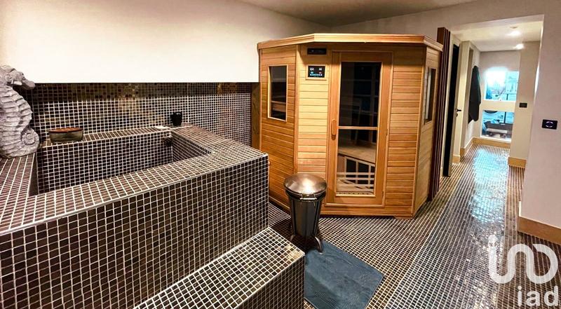 Maison - 590 m² - 11 pièces