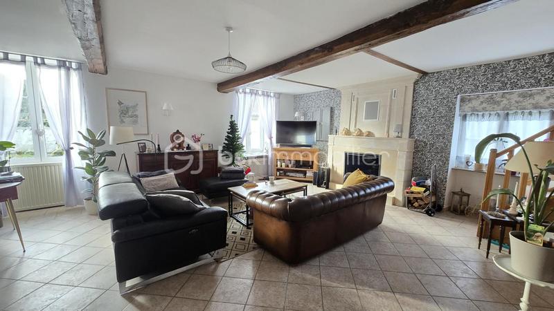 Maison - 240 m² - 8 pièces