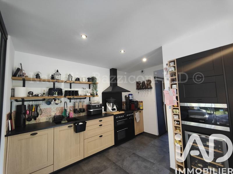 Maison - 94 m² - 5 pièces