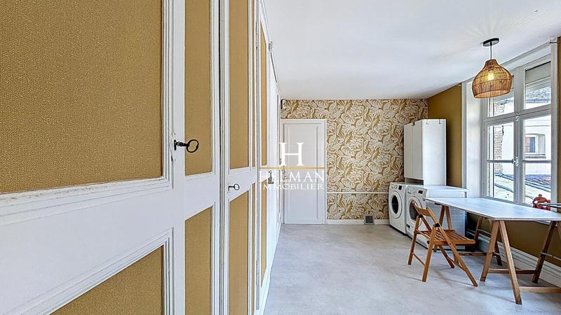 Maison - 296 m² - 8 pièces