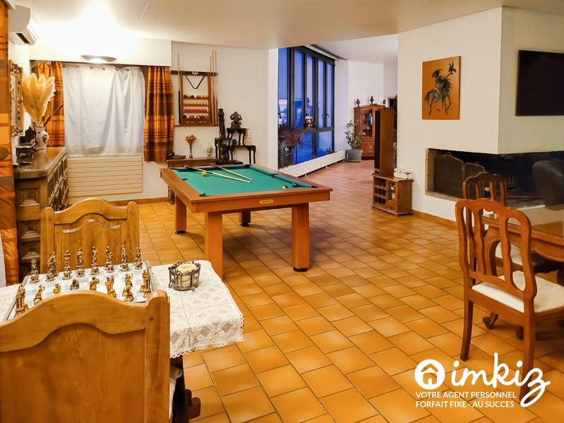 Maison - 307 m² - 15 pièces