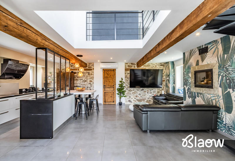 Maison contemporaine - 215 m² - 11 pièces