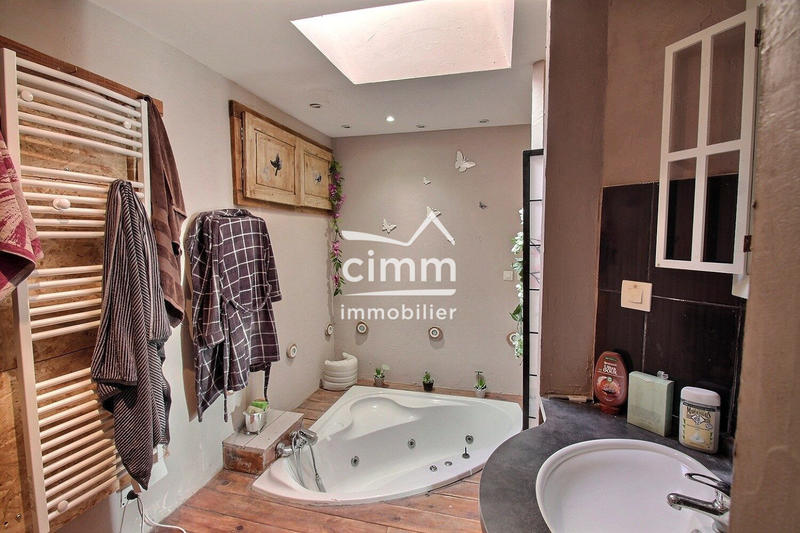 Maison ancienne - 260 m² - 6 pièces