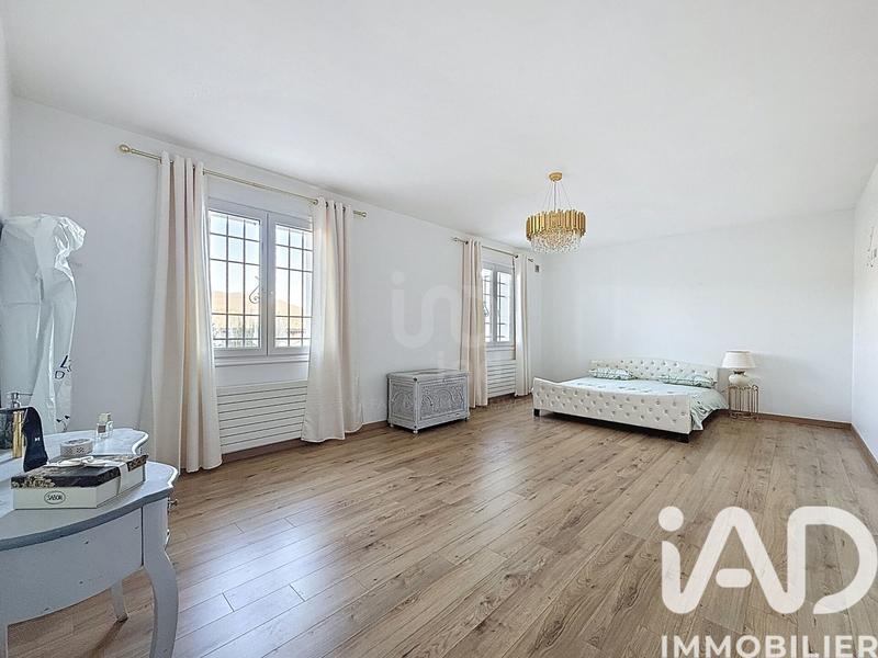 Maison - 251 m² - 7 pièces