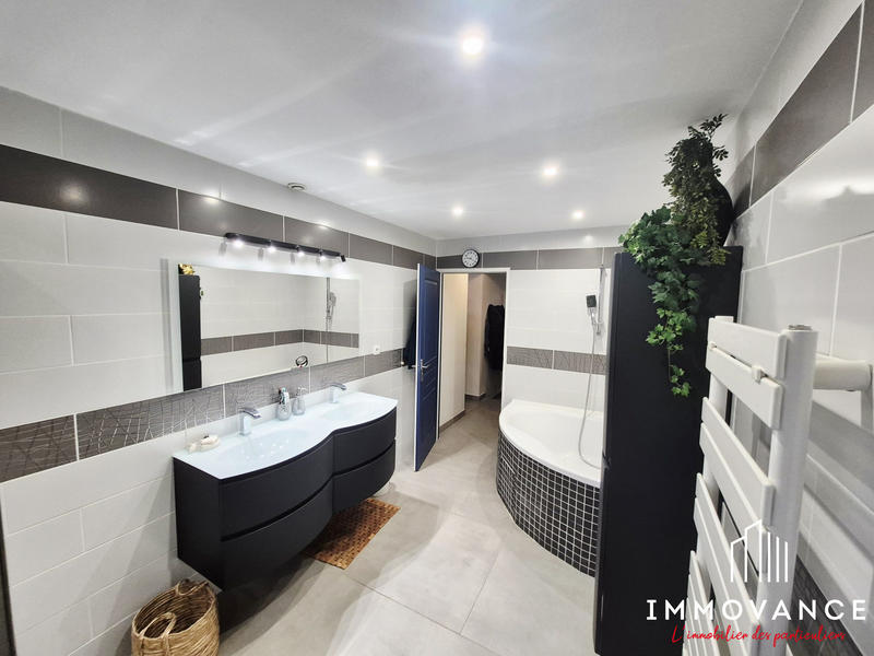 Maison traditionnelle - 145 m² - 4 pièces