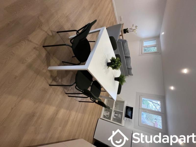 Chambre - 9 m² - 1 pièce