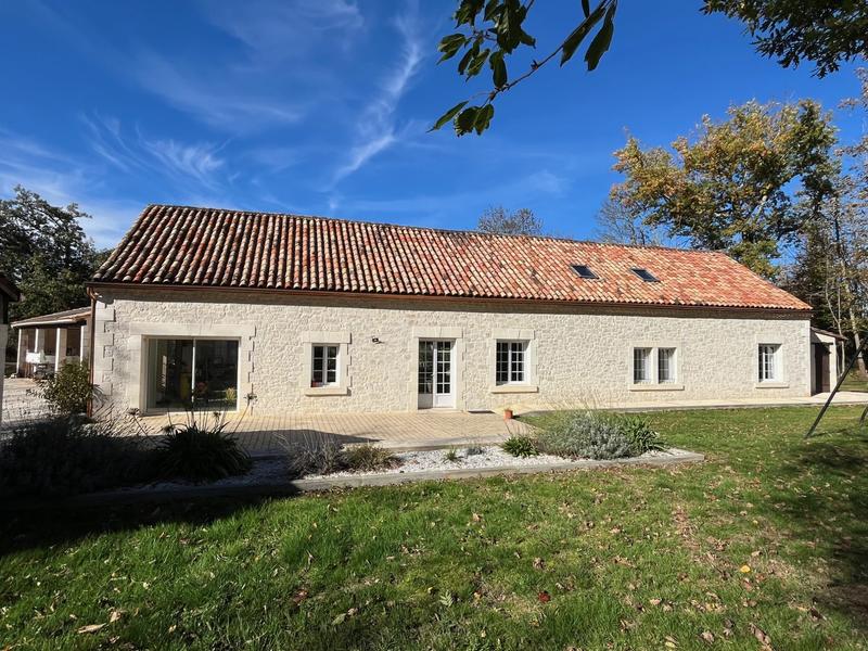 Maison - 261 m² - 7 pièces