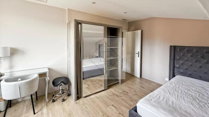 Villa - 220 m² - 5 pièces