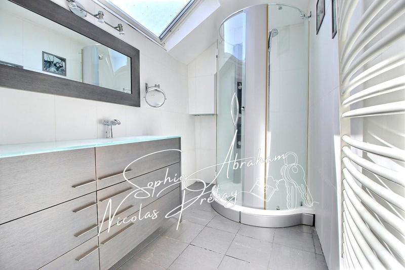 Maison - 310 m² - 11 pièces