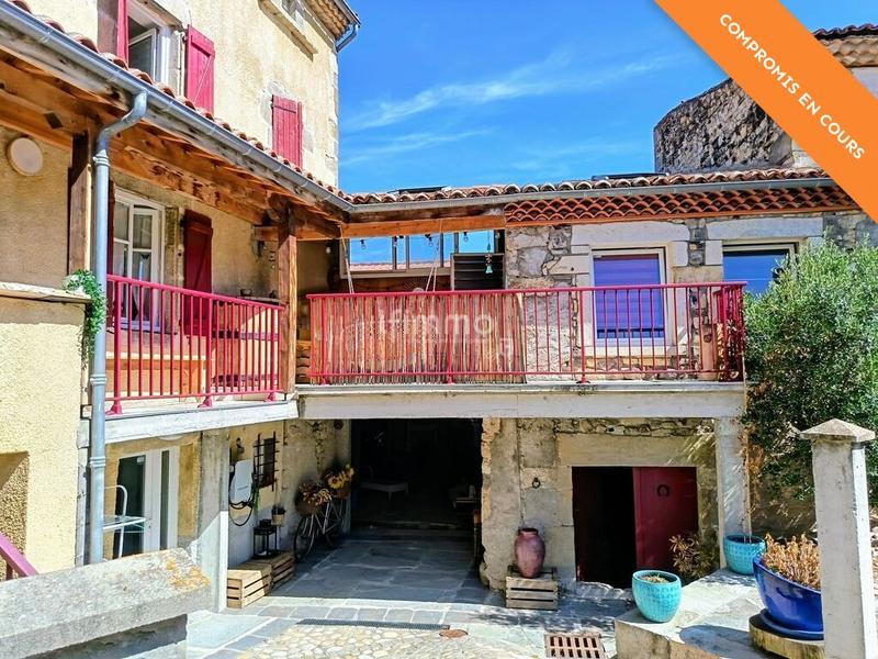 Maison de bourg - 96 m² - 5 pièces