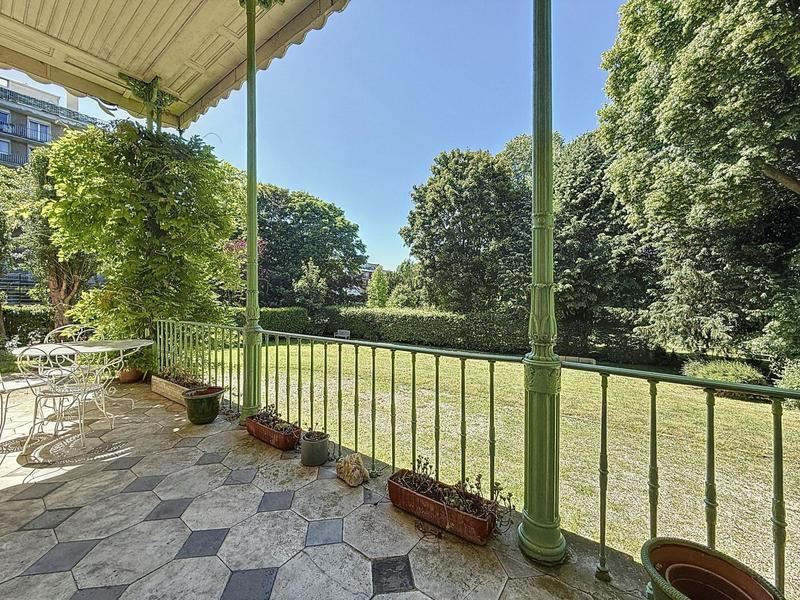 Appartement - 189 m² - 8 pièces