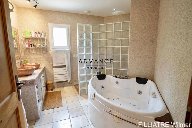 Maison - 210 m² - 5 pièces