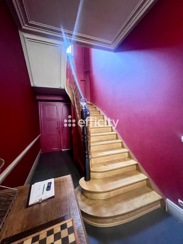 Maison - 205 m² - 7 pièces