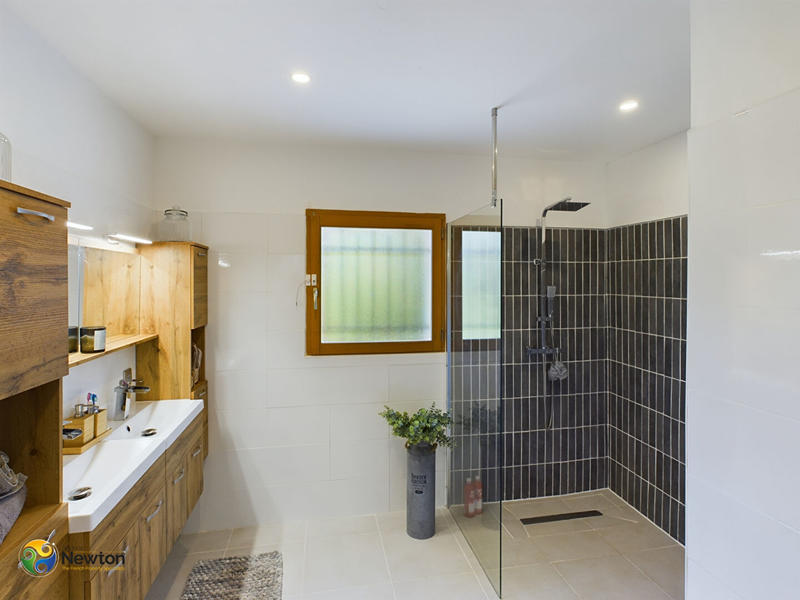 Maison - 202 m² - 5 pièces