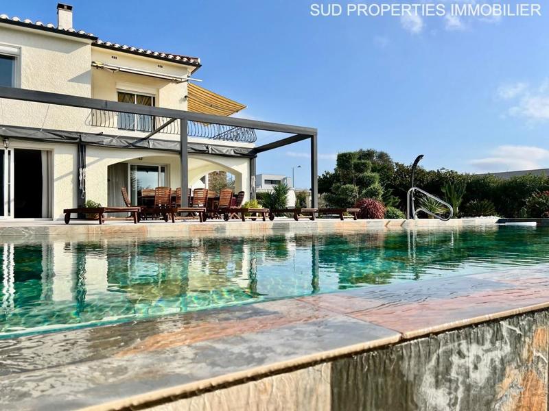 Propriété - 223 m² - 7 pièces