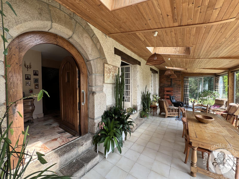 Maison - 245 m² - 10 pièces