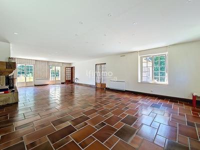 Propriété - 234 m² - 8 pièces