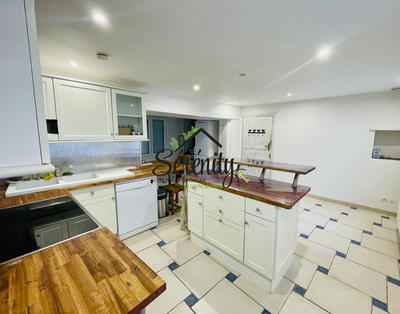 Maison - 260 m² - 6 pièces