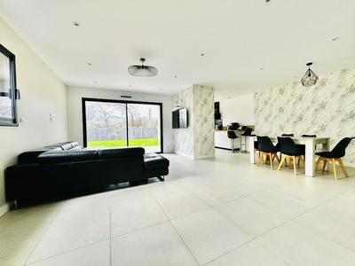 Pavillon - 136 m² - 7 pièces