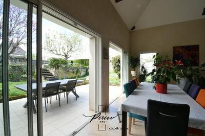 Maison - 264 m² - 9 pièces