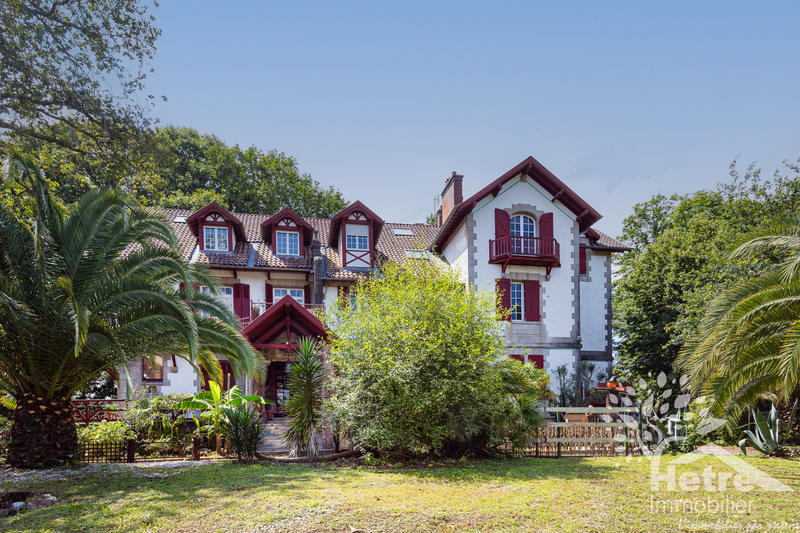 Propriété - 641 m² - 12 pièces