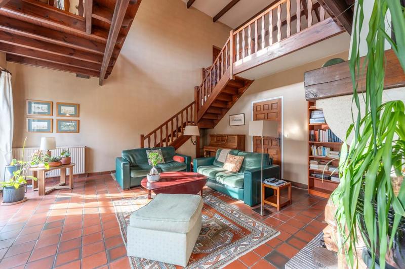 Maison - 211 m² - 16 pièces