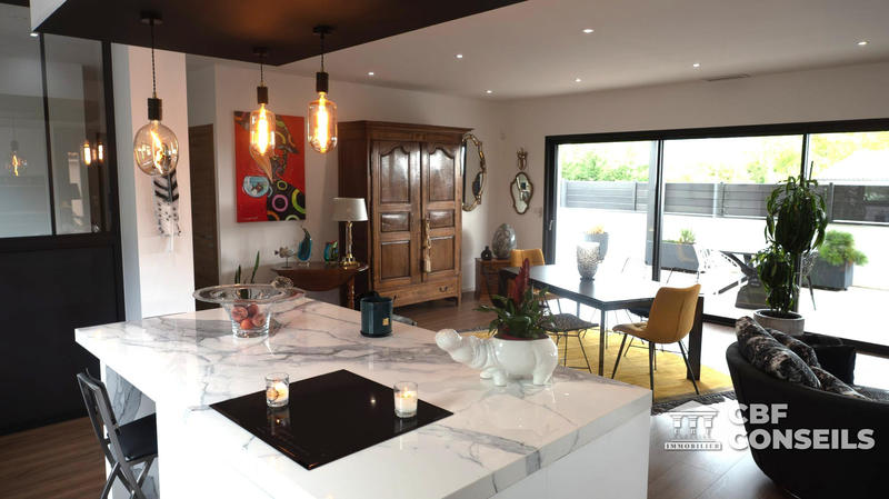 Maison contemporaine - 247 m² - 7 pièces