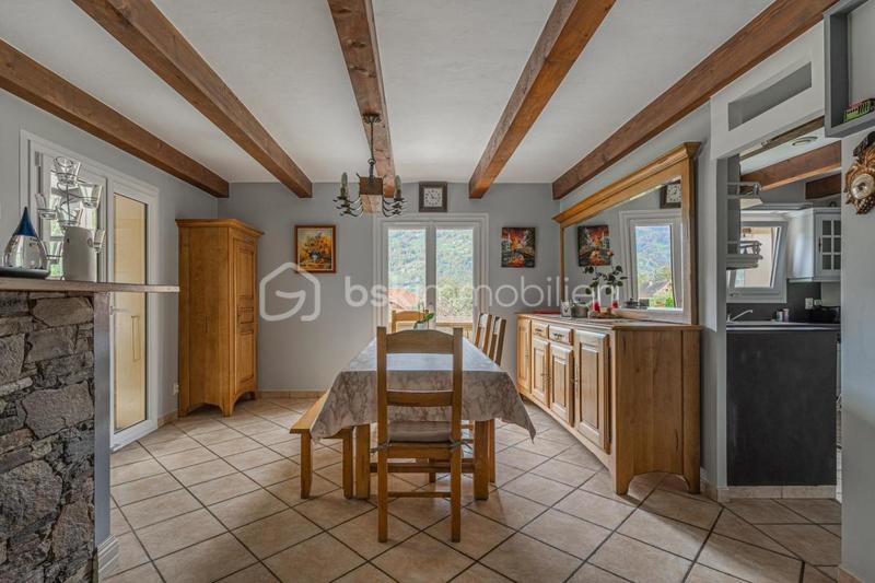 Maison traditionnelle - 268 m² - 7 pièces