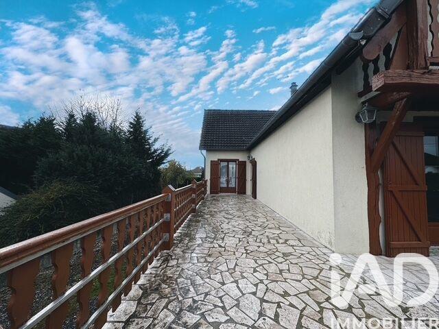 Maison - 205 m² - 8 pièces