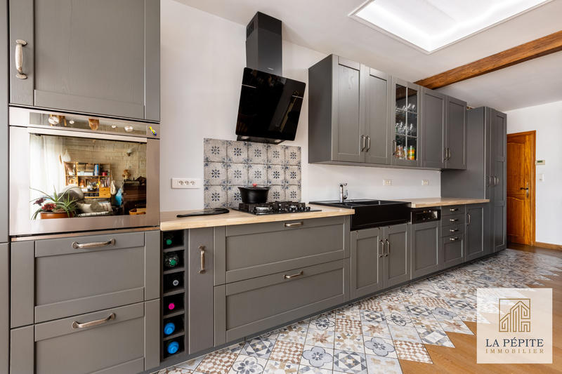 Maison - 162 m² - 8 pièces